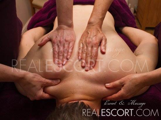 Fire-hender massasje