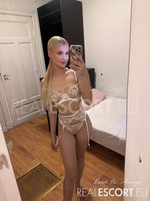 ❤️👑• EMILY •👑❤️