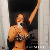 Yesenia hot